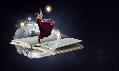 Genç ve güzel bayan dansçı.