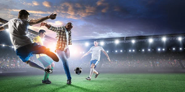 足球人用球行动。混合介质 — 图库照片