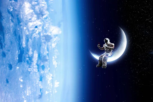 太空人和他的任务混合媒体 — 图库照片