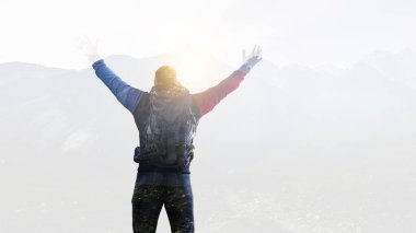 Sırt çantasıyla gezen bir turist