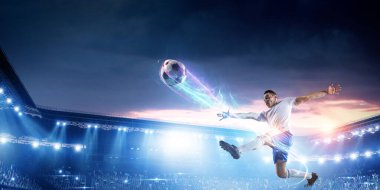 Futbolcu en iyi futbol maçını oynuyor