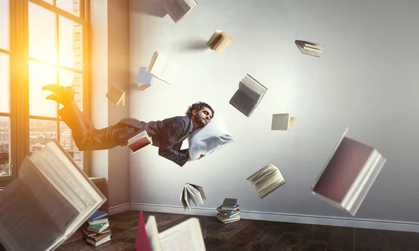 Joyful happe empresário levitando horizontalmente — Fotografia de Stock