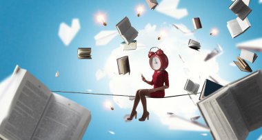 Saat kafalı kadın. İş verimliliği kavramı.