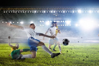 Stadyum üzerinde futbol oyuncuları eylem