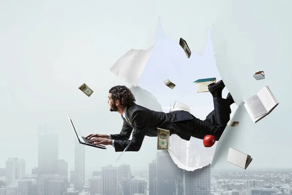 Efecto agujero de papel roto con hombre de negocios levitante —  Fotos de Stock