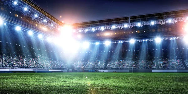 Arena de futebol noite inteira em luzes — Fotografia de Stock