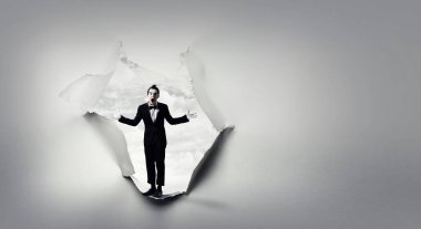 Yırtık kağıt deliğinin efekti