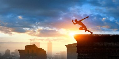 Uçurumdan atlamak, meydan okuma konsepti.