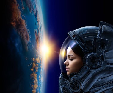 Astronot ve gezegen, uzay kavramında insan.
