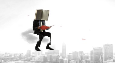 Kafası bilgi yle dolu. Karışık ortam