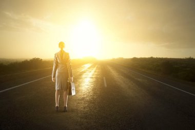 Yeni gün karşı karşıya. Karışık teknik