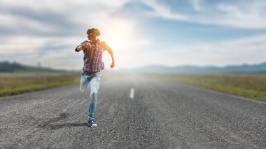 Sanal gerçeklik deneyin. Karışık teknik