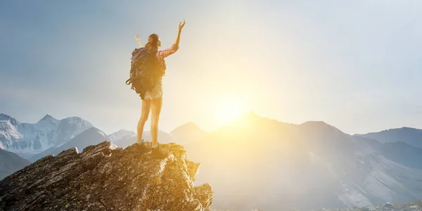 Concepto de senderismo o trekking. Medios mixtos — Foto de Stock