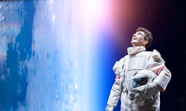 Spaceman och planeten jorden abstrakt tema — Stockfoto