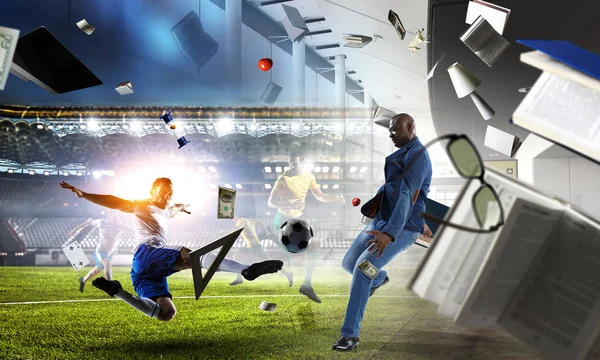 Fotboll man i aktion med bollen. Blandade medier — Stockfoto