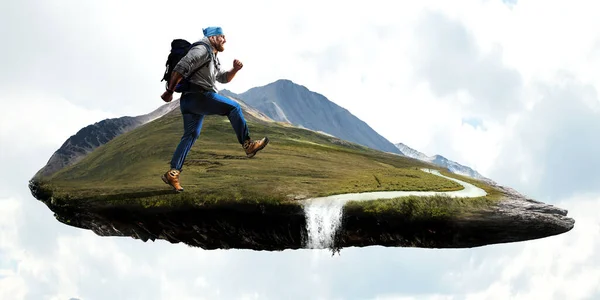 Wanderer mit Stöcken. Gemischte Medien — Stockfoto