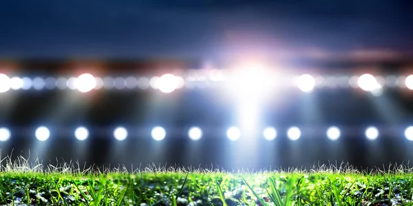 Arena vacía de fútbol nocturno en luces — Foto de Stock