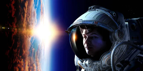 Spaceman and planet, human in space concept — Stock Photo, Image