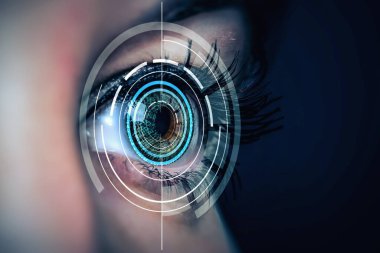 Tarama aşamasında kadın gözünü kapat