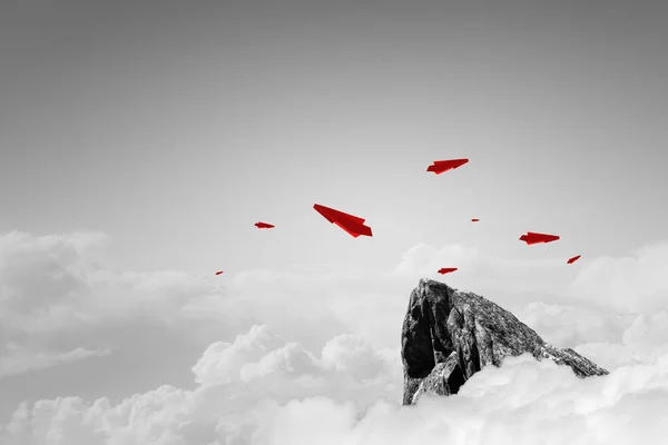 赤い紙飛行機。混合メディア — ストック写真