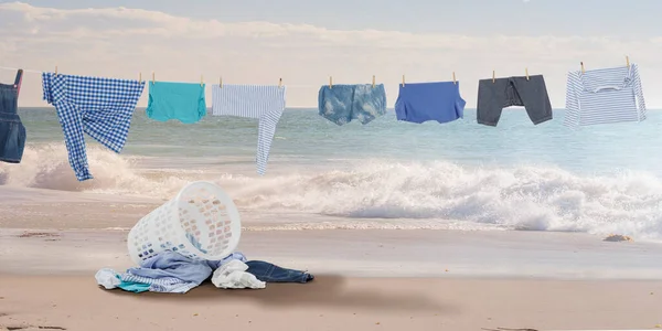 Lavando y limpiando ropa. Medios mixtos —  Fotos de Stock