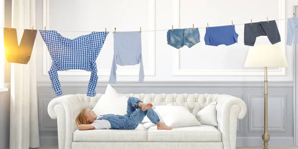 Menina feliz com roupas lavadas — Fotografia de Stock