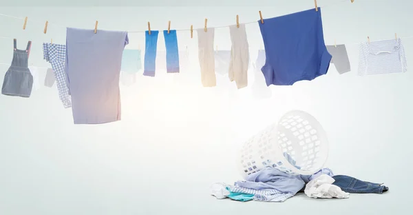 Lavando y limpiando ropa. Medios mixtos — Foto de Stock