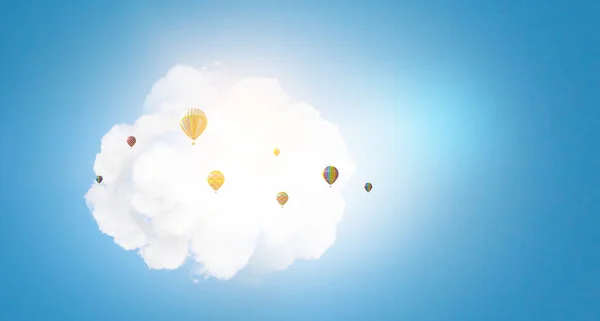 熱気球が浮かんでいます。混合メディア — ストック写真