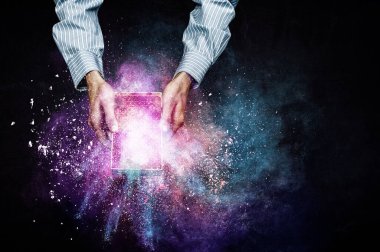 Sihirli hediye kutusu görüntüsü. Karışık ortam