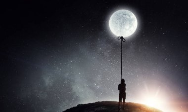 Çocuk ayı yakalıyor. Karışık ortam