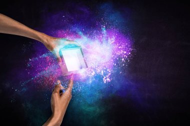 Sihirli hediye kutusu görüntüsü. Karışık ortam