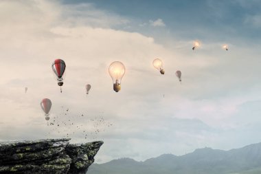 Sıcak hava balonu yüzüyor. Karışık ortam