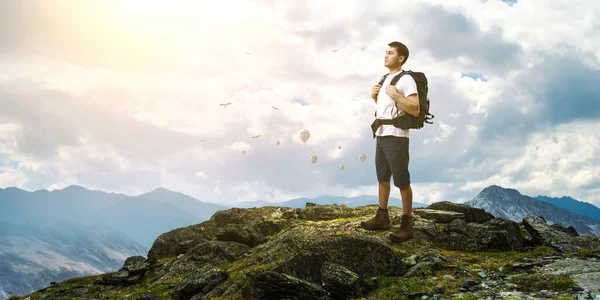 Young traveler exploring the world concept — Stock Photo, Image