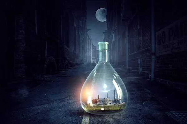 Planta de energia dentro de uma garrafa de vidro — Fotografia de Stock