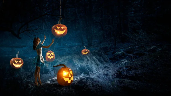 Strašidelný halloween image. Smíšená média — Stock fotografie