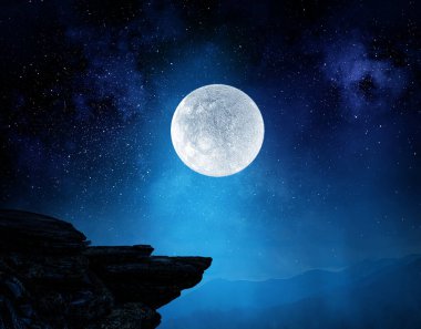 Ürkütücü gece görüntüsü. Karışık ortam