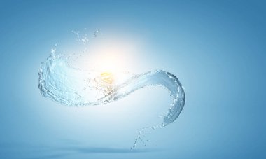 Su sıçrama görüntüsü. Karışık ortam