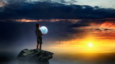 Geceleri ayı tutan çocuk