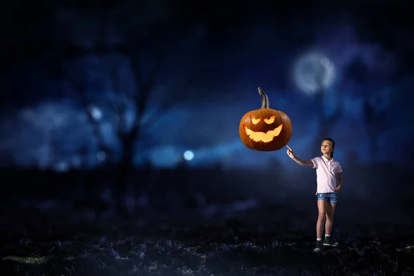 Strašidelný halloween image. Smíšená média — Stock fotografie