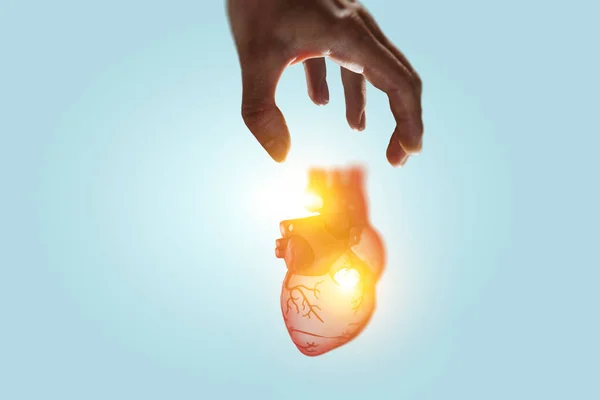 Concepto de medicina innovadora. Símbolo corazón — Foto de Stock