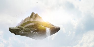 Havada yüzen dağlı manzara