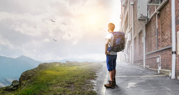 Viajero joven explorando el concepto del mundo — Foto de Stock