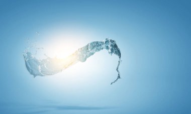 Su sıçrama görüntüsü. Karışık ortam