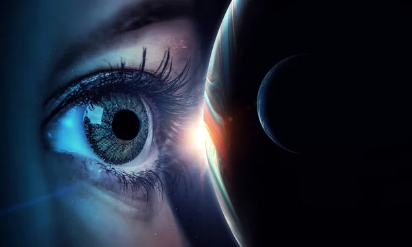 Ανθρώπινο μάτι και χώρος. Στοιχεία αυτής της εικόνας που παρέχονται από τη NASA. — Φωτογραφία Αρχείου