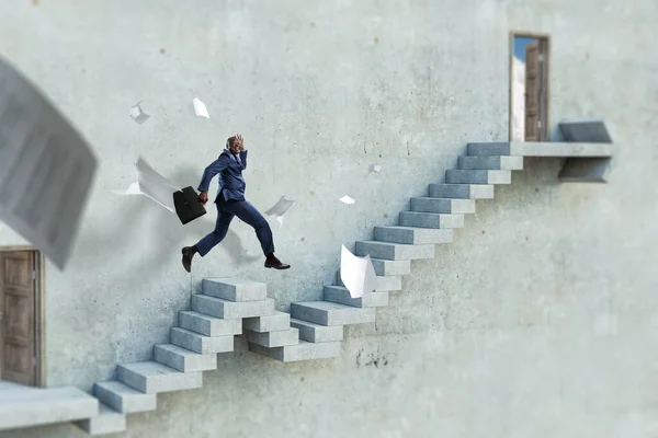 Imagem do empresário andando no andar de cima — Fotografia de Stock