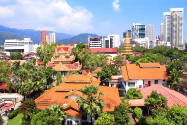 Pulau Tikus, Tay Budist Tapınağı (Wat Chayamangkalaram) ve Georgetown, Penang Adası, Malezya havadan görünümü