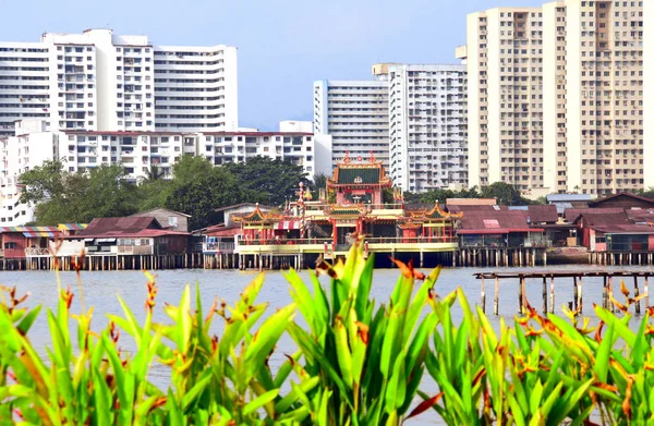 Chinese Tempel Oude Houten Huizen Gebouwd Palen Water Clan Steigers — Stockfoto