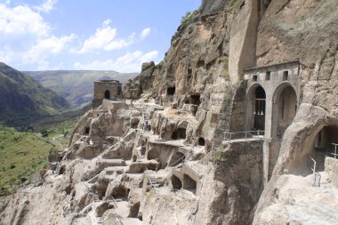 Vardzia katedralde Mağara Manastırı ve Antik şehirde dağ taş, Georgia. UNESCO Dünya Miras Listesi