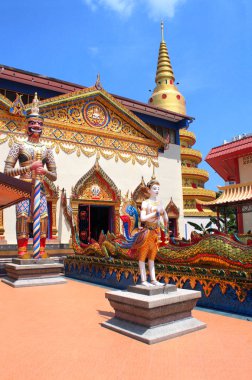Kinnaris ve yılan-nagas heykelleri köşk Pulau Tikus, Tay Budist tapınağı (Wat Chayamangkalaram), ünlü turistik Georgetown, Penang Adası, Malezya