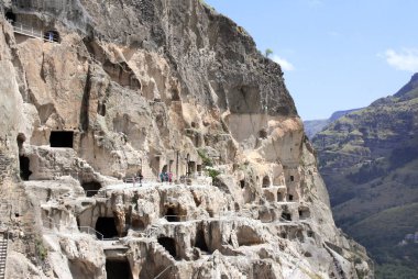 Ünlü turistik cazibe - Vardzia Mağara Manastırı ve Antik şehirde dağ taş, Georgia. UNESCO Dünya Miras Listesi